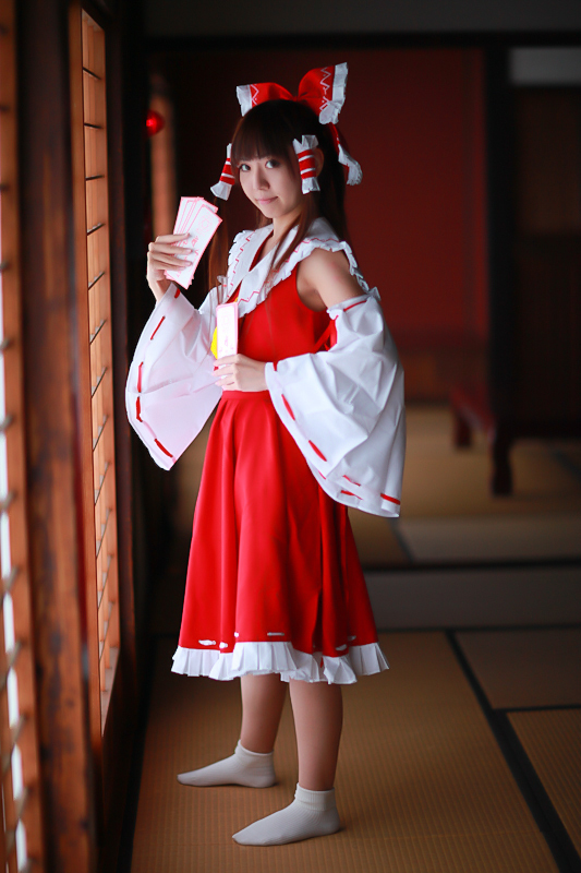 [Cosplay] Reimu Hakurei with dildo and toys - Touhou Project Cosplay
